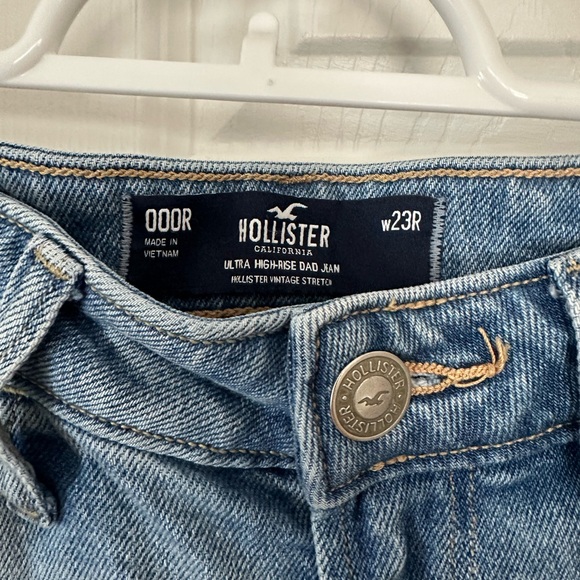 Hollister Light Blue High-Rise Jeans - Picture 2 of 3